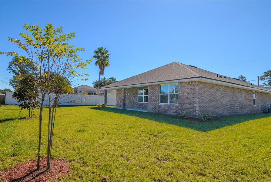 Exterior details and patio area of a home in Palm Coast, Palm Coast (Image 4).