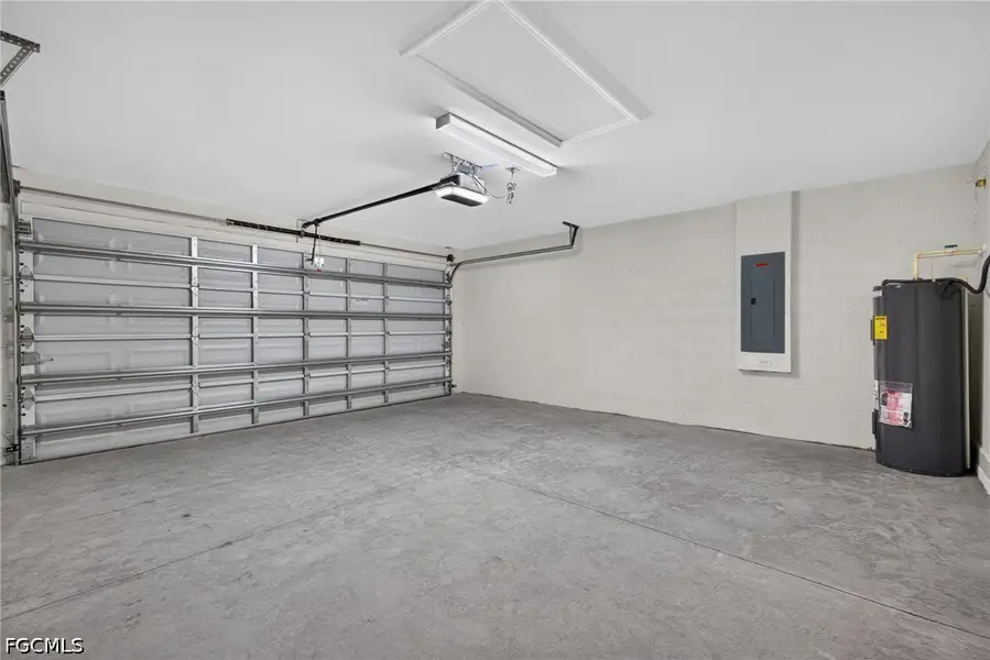 Spacious, unfurnished interior of a new home in Cape Coral, Cape Coral (Image 26). Spacious, unfurnished interior of a new home in Cape Coral, Cape Coral (Image 26).