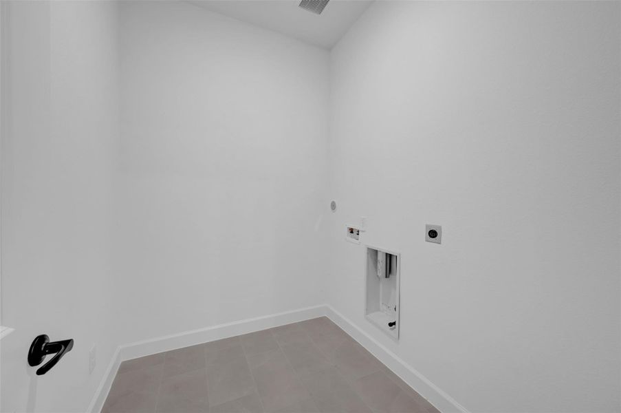 Spacious, unfurnished interior of a new home in Riceland 50’ Alley Load Homesites, Mont Belvieu (Image 21).