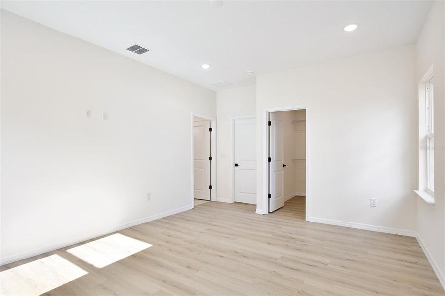 Spacious, unfurnished interior of a new home in , Groveland (Image 32).