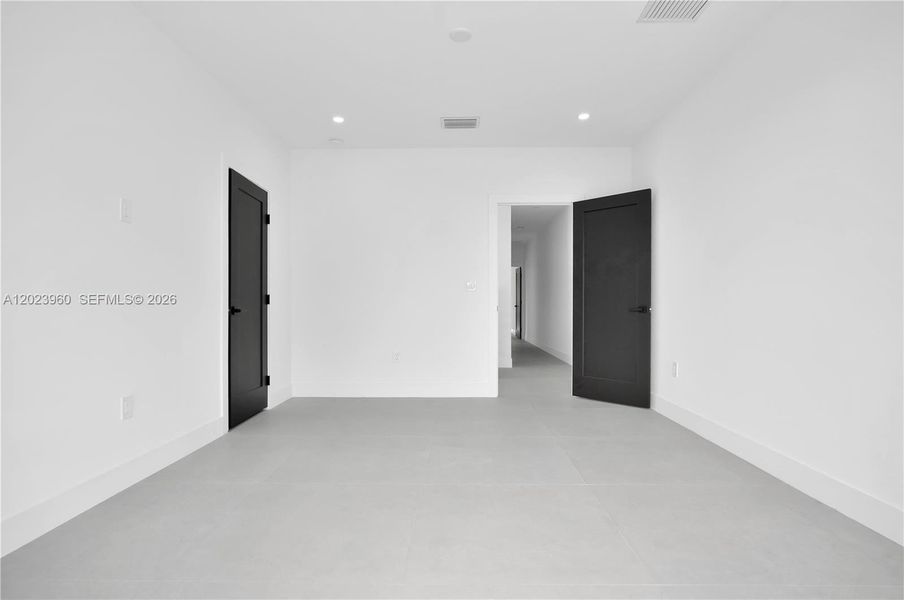 Spacious, unfurnished interior of a new home in , Miami (Image 18).