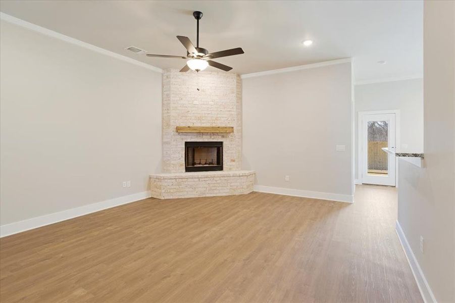 Spacious, unfurnished interior of a new home in , Sherman (Image 16).