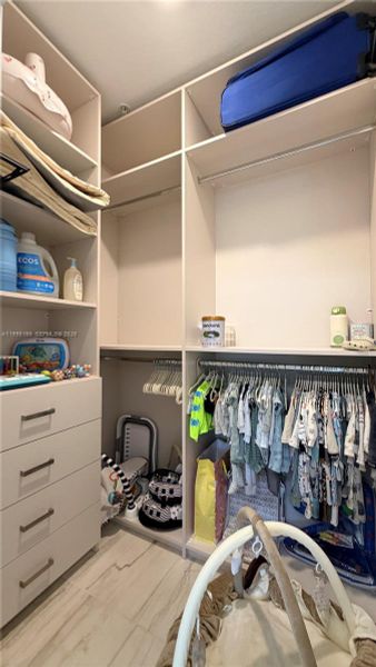 SECOND FLOOR WALKING CLOSET SECOND FLOOR WALKING CLOSET