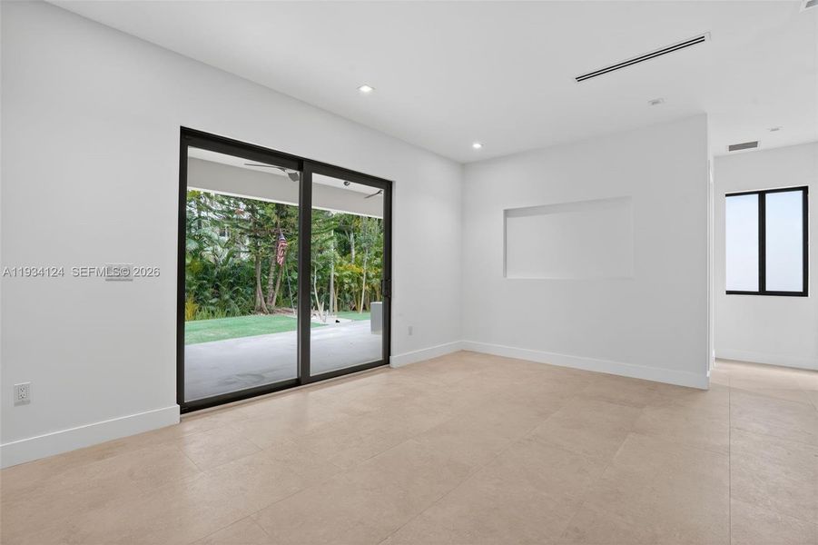 Spacious, unfurnished interior of a new home in , Miami (Image 13).