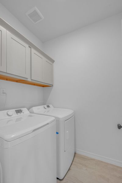Furnished interior view inside a new home in Paseo Del Este, El Paso (Image 7).