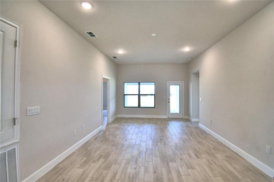 Spacious, unfurnished interior of a new home in , Auburndale (Image 39).