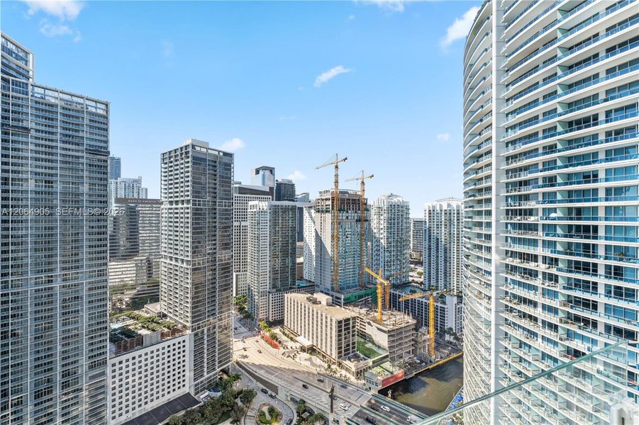 Condo located in Miami, FL showcasing its design and architecture (Image 22).