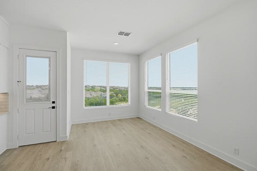 Spacious, unfurnished interior of a new home in Prominence Urban, San Antonio (Image 17).