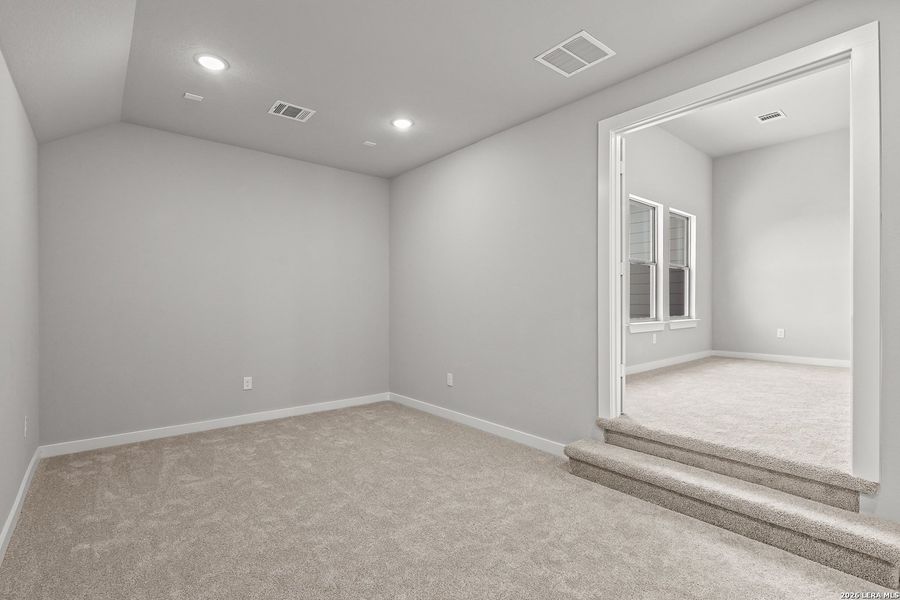 Spacious, unfurnished interior of a new home in Foxbrook, Cibolo (Image 26).
