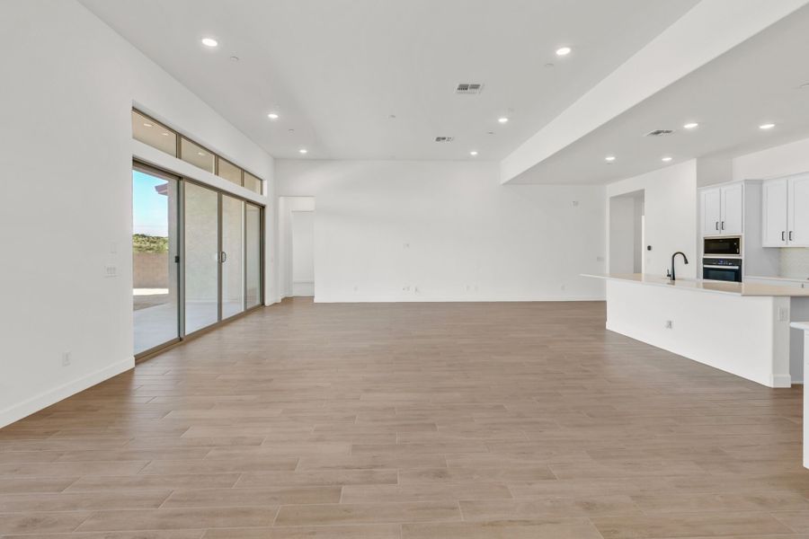 Spacious, unfurnished interior of a new home in Mountain View Ranch, Vail (Image 10).