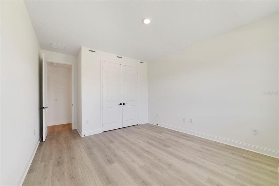 Spacious, unfurnished interior of a new home in Estates at Lake Jesup, Sanford (Image 25).