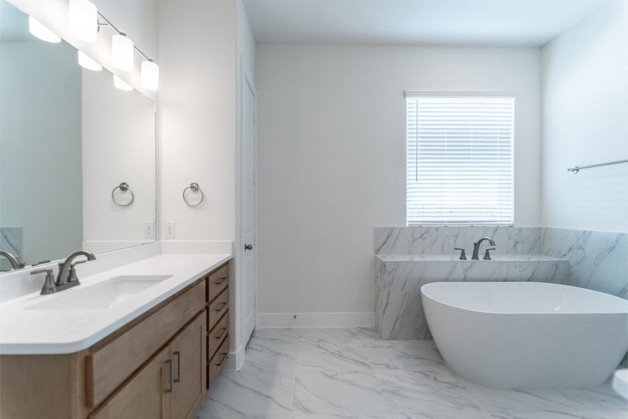 Furnished interior view inside a new home in Westwood, League City (Image 10).