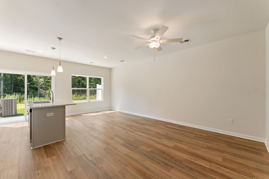 Spacious, unfurnished interior of a new home in Edwards Station, Taylors (Image 15).