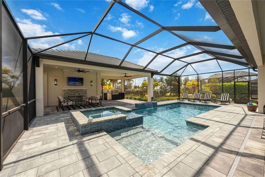 Exterior details and patio area of a home in Gran Place, Venice (Image 28).