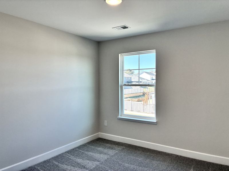 Spacious, unfurnished interior of a new home in Holly Ridge, Greenville (Image 18).