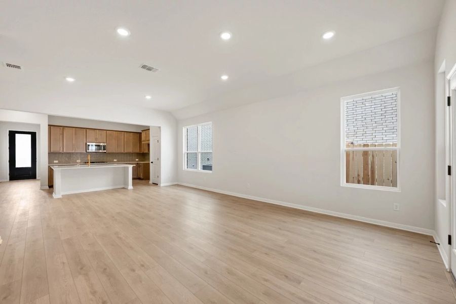 Spacious, unfurnished interior of a new home in Berry Creek Highlands, Georgetown (Image 32).