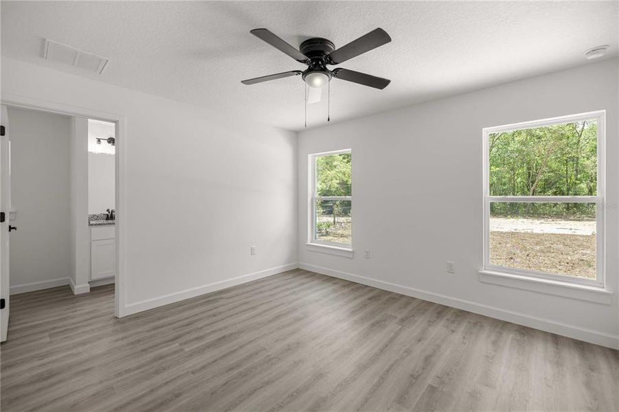 Spacious, unfurnished interior of a new home in , Dunnellon (Image 20).