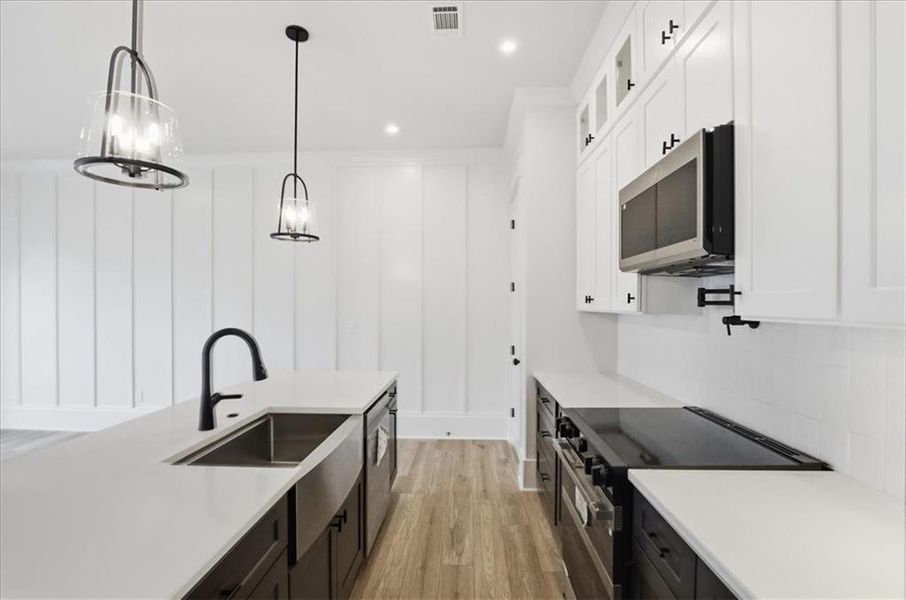 Furnished interior view inside a new home in , Braselton (Image 8).