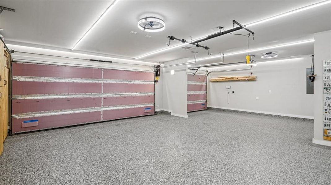 Spacious, unfurnished interior of a new home in Sycamore Cove, Hickory Creek (Image 22).