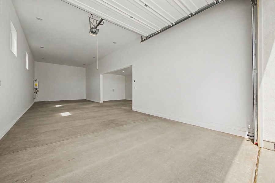Spacious, unfurnished interior of a new home in White Tank Vistas, Waddell (Image 18). Spacious, unfurnished interior of a new home in White Tank Vistas, Waddell (Image 18).