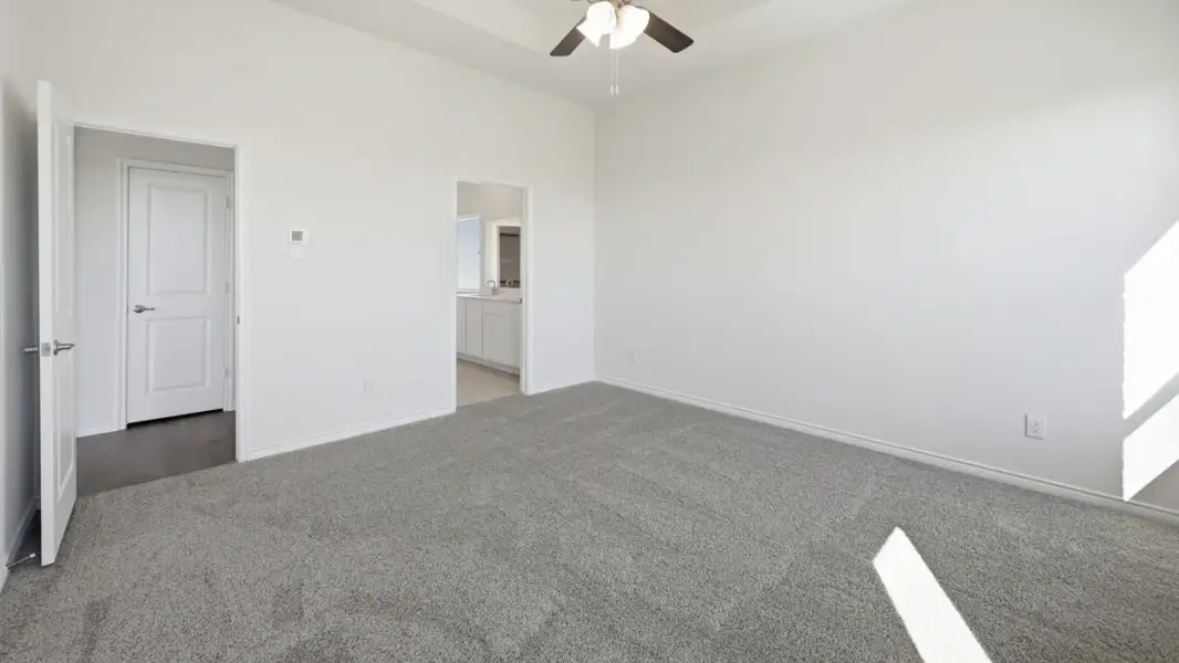 Spacious, unfurnished interior of a new home in Madera, Royse City (Image 25).