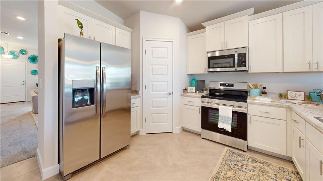 Furnished interior view inside a new home in Rolling Hills, Bell (Image 12).