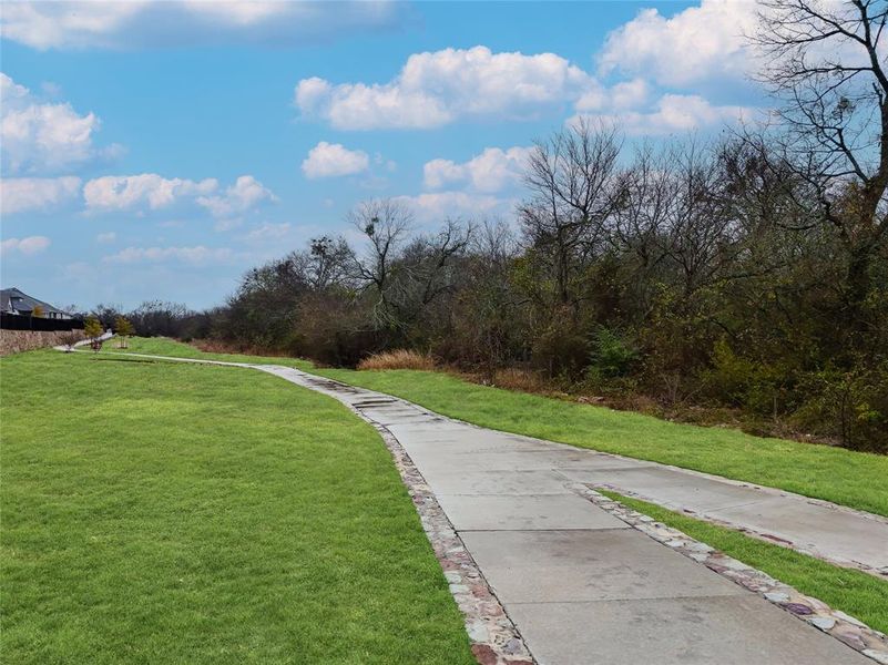 Natural landscape and outdoor views near Monterra in Fate (Image 29).