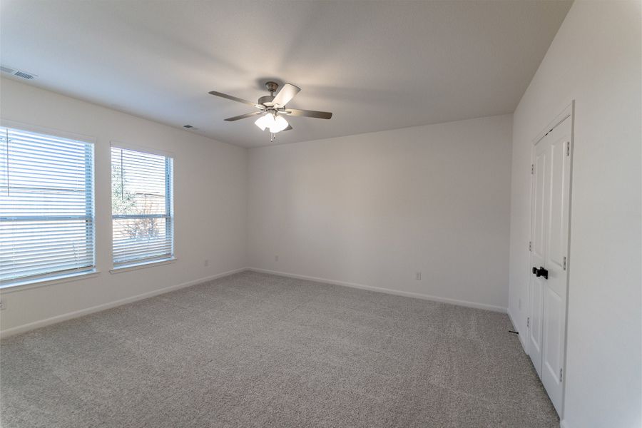 Spacious, unfurnished interior of a new home in La Terra, Celina (Image 22).