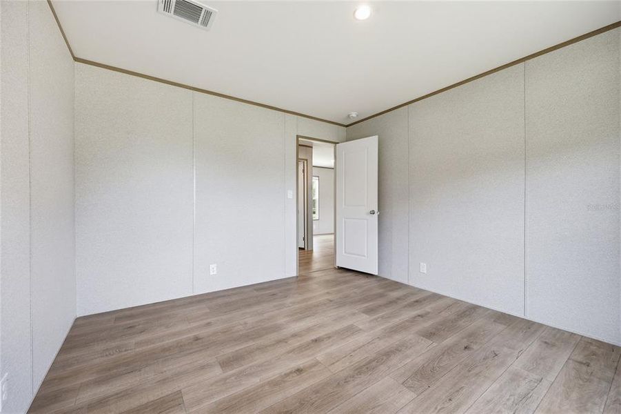 Spacious, unfurnished interior of a new home in , Bronson (Image 29).