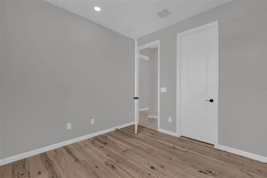 Spacious, unfurnished interior of a new home in Seasons at Lakeside Forest, Tavares (Image 20).