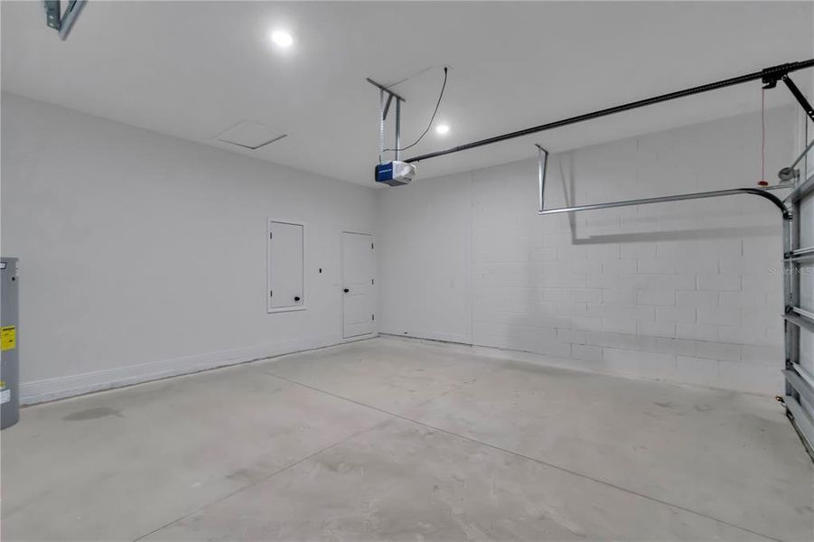 Spacious, unfurnished interior of a new home in , Ocala (Image 41).