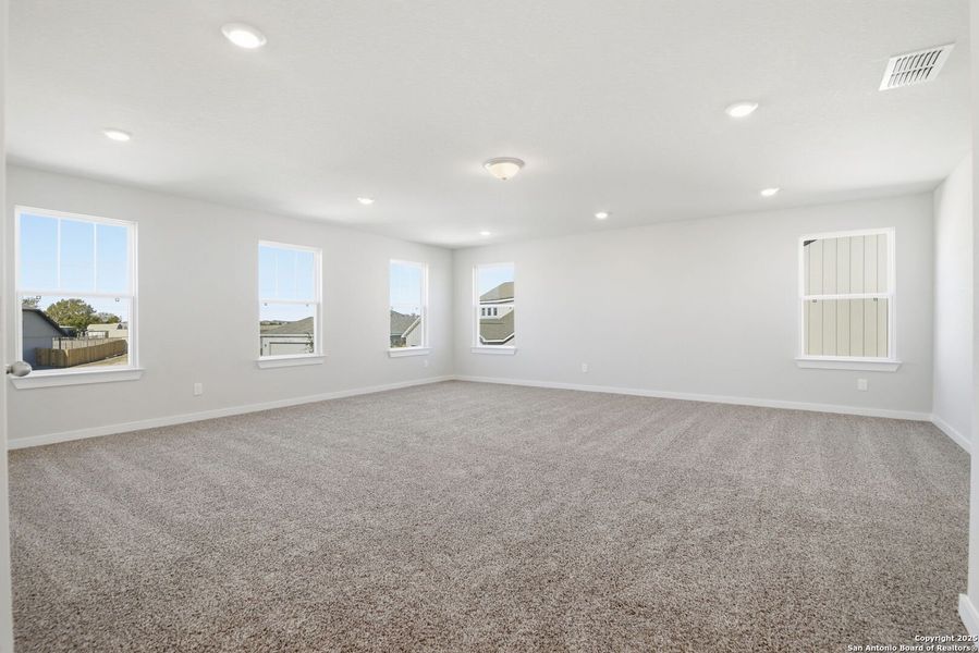 Spacious, unfurnished interior of a new home in Weltner Farms 50’s, New Braunfels (Image 24).