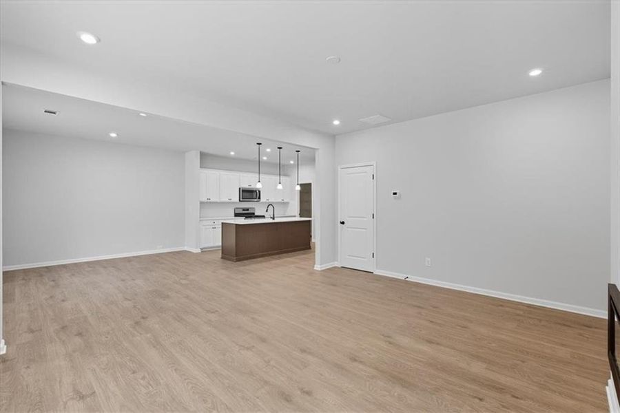 Spacious, unfurnished interior of a new home in Meadow Pines, Dallas (Image 26).