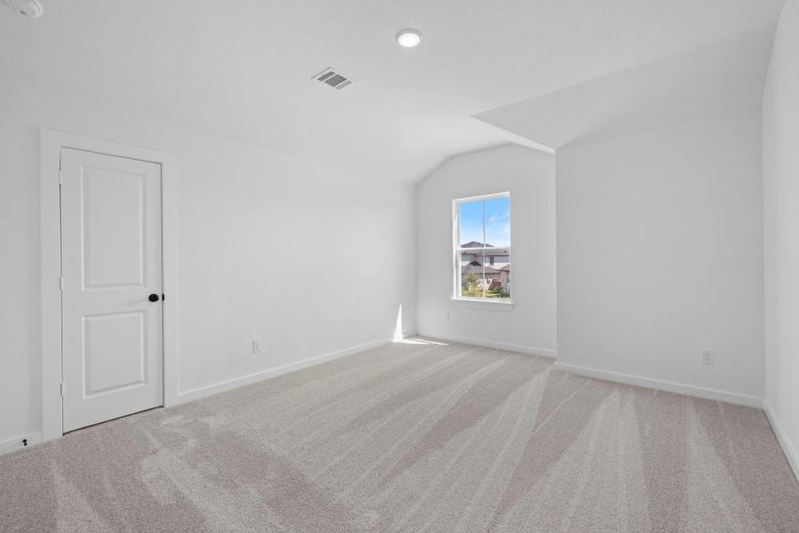 Spacious, unfurnished interior of a new home in Elyson 45' & 70', Katy (Image 11).