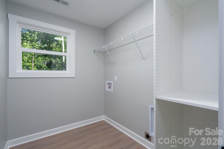 Spacious, unfurnished interior of a new home in , Dallas (Image 38).