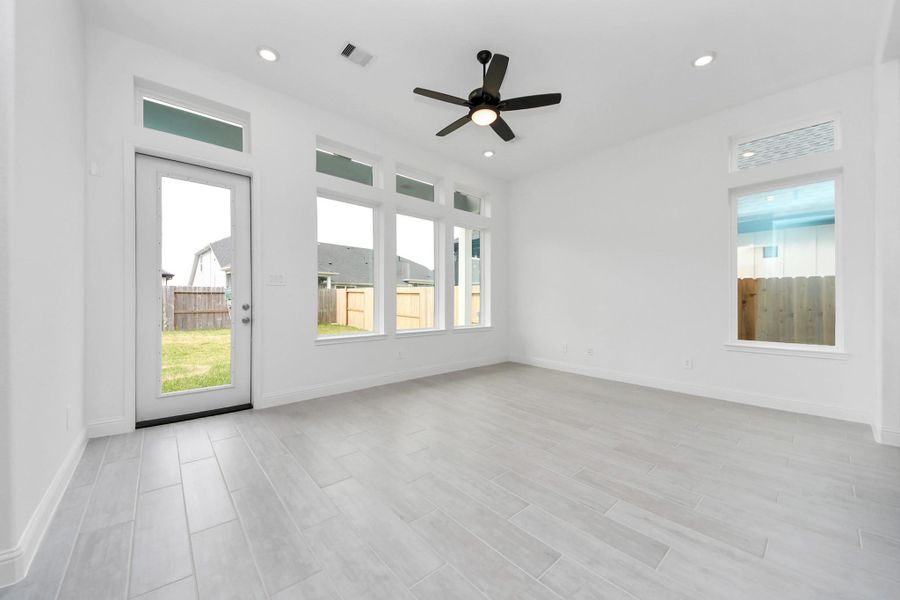 Spacious, unfurnished interior of a new home in , Missouri City (Image 21).