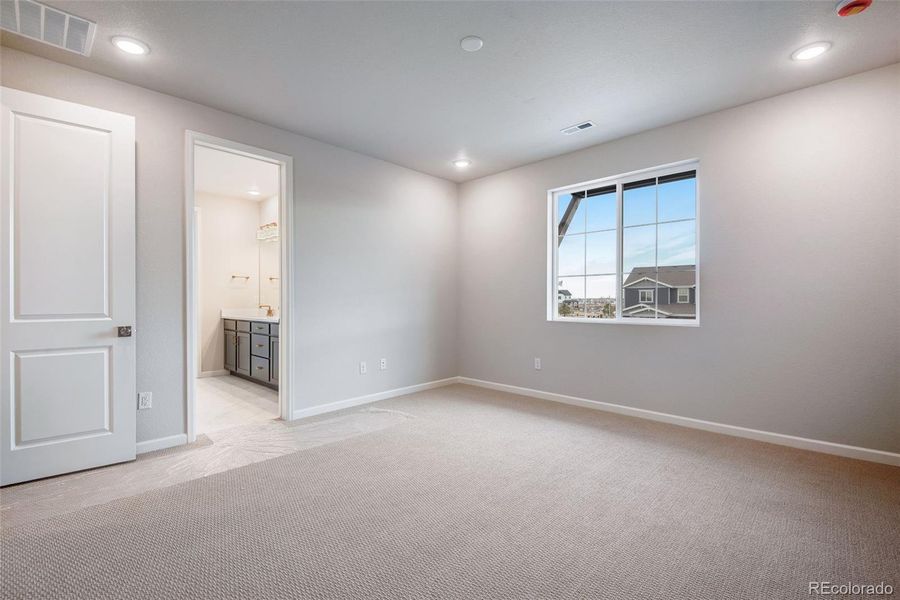 Spacious, unfurnished interior of a new home in Painted Prairie, Aurora (Image 43).
