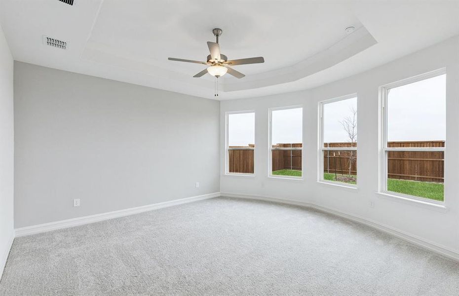 Owner's suite with bay window