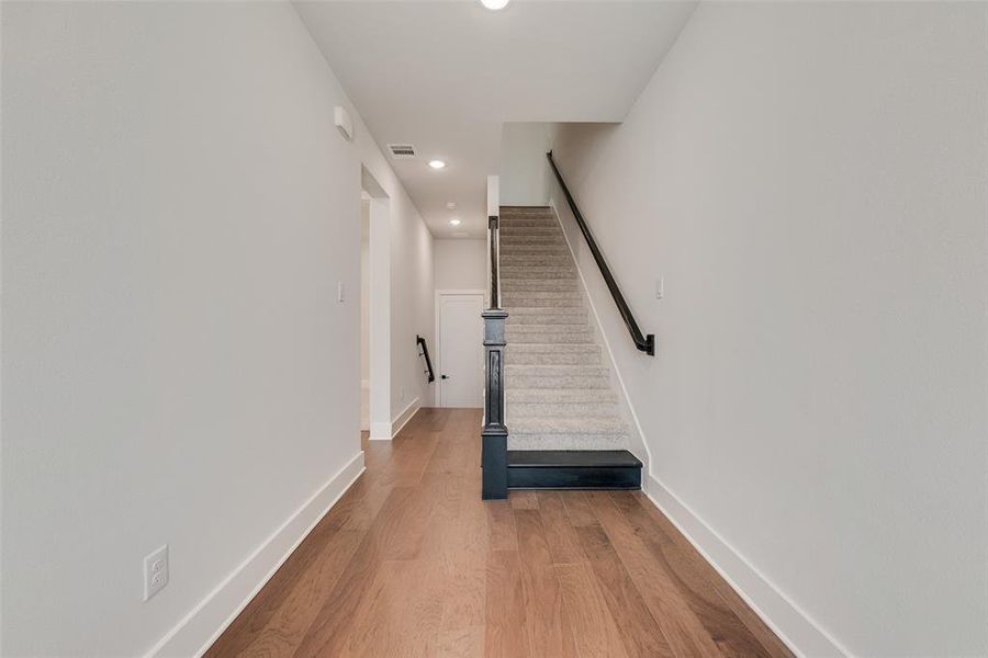 Spacious, unfurnished interior of a new home in Collin Creek, Plano (Image 13).