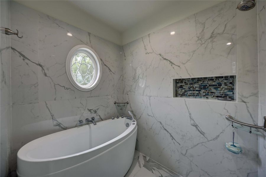 Treat yourself in this Shower/Jetted Bathtub Combo!, 2nd Floor Treat yourself in this Shower/Jetted Bathtub Combo!, 2nd Floor