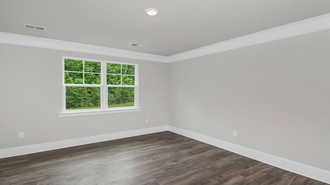 Spacious, unfurnished interior of a new home in Cross Creek, Lexington (Image 19).
