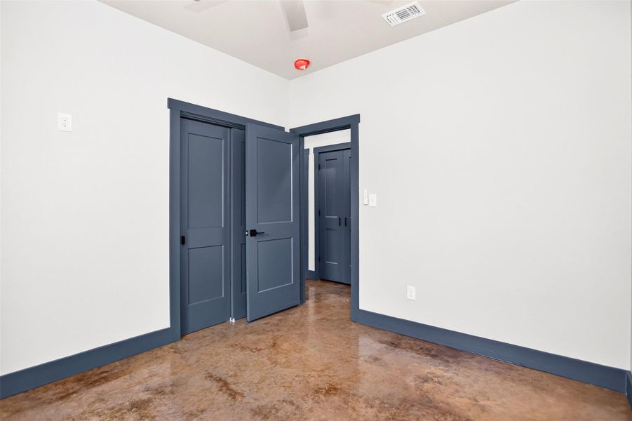 Spacious, unfurnished interior of a new home in , Nacogdoches (Image 16).