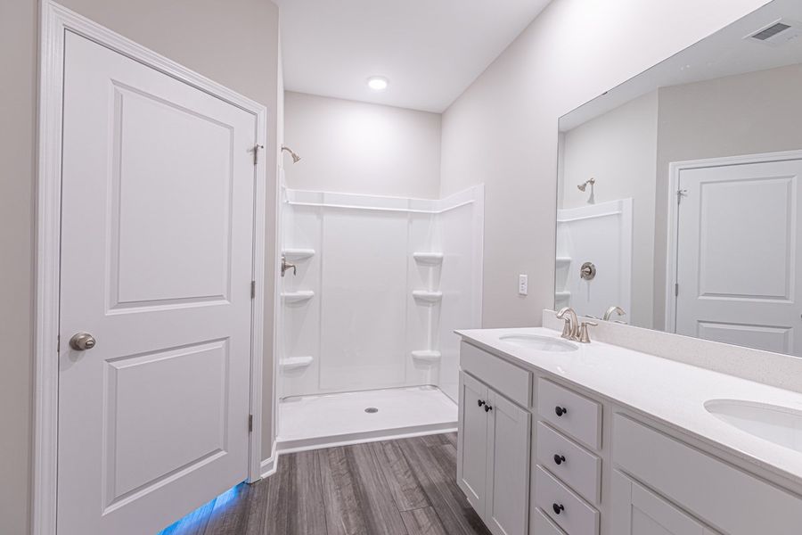 Representative furnished interior of a home built from the Dillon II by Great Southern Homes in Shady Grove, Conway (Image 33).