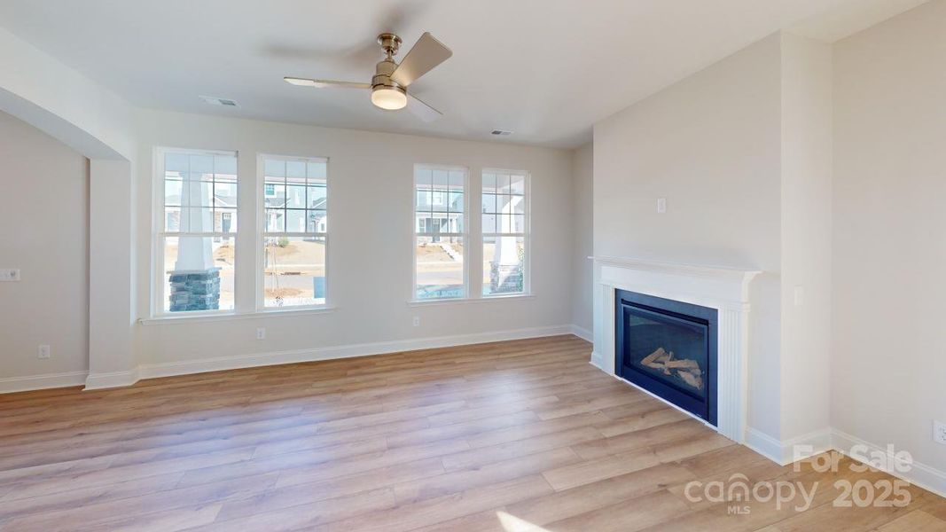 Spacious, unfurnished interior of a new home in Edgewood Preserve, Huntersville (Image 18).
