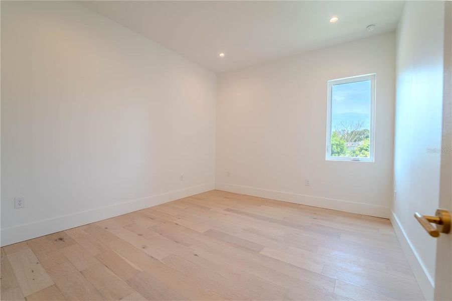 Spacious, unfurnished interior of a new home in , Tampa (Image 69).