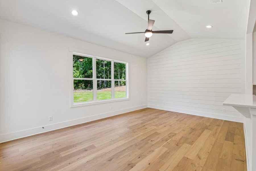 Spacious, unfurnished interior of a new home in White Post on Lake Lanier, Gainesville (Image 22).