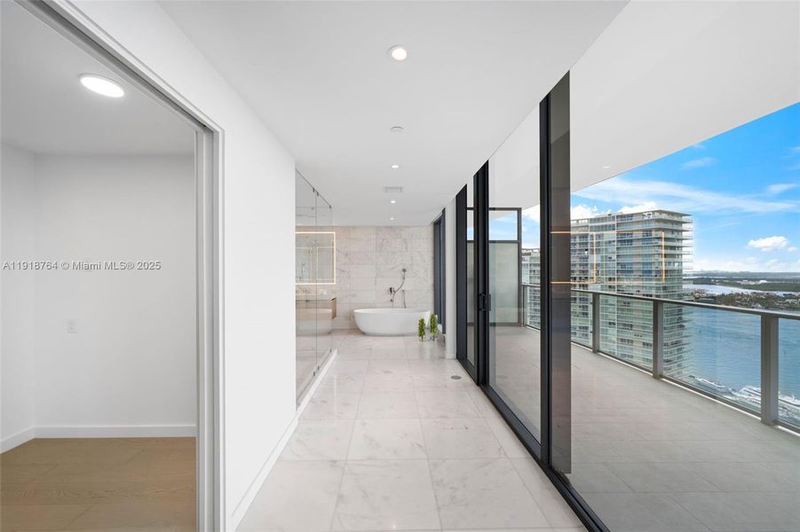 Spacious, unfurnished interior of a new home in Five Park, Miami Beach (Image 19). Spacious, unfurnished interior of a new home in Five Park, Miami Beach (Image 19).