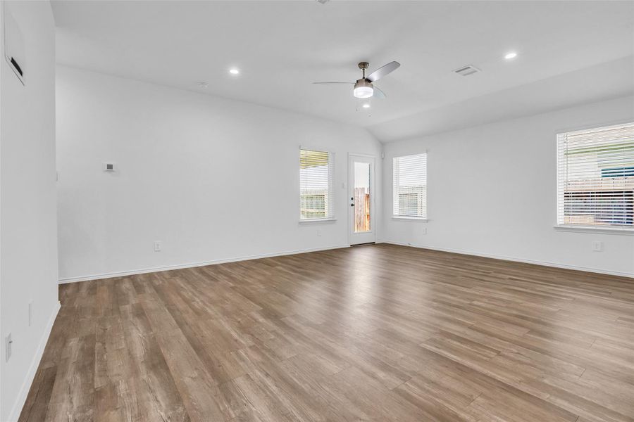 Spacious, unfurnished interior of a new home in River Ranch Meadows, Dayton (Image 14). Spacious, unfurnished interior of a new home in River Ranch Meadows, Dayton (Image 14).