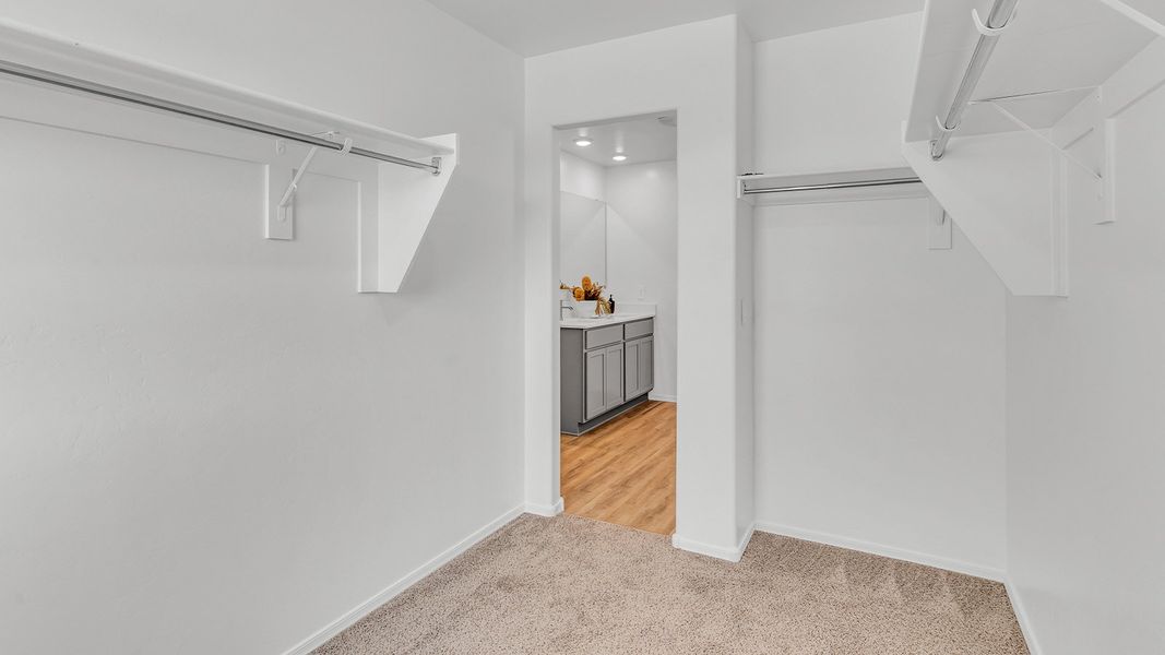 Spacious, unfurnished interior of a new home in Hanson Ridge, Vail (Image 25).