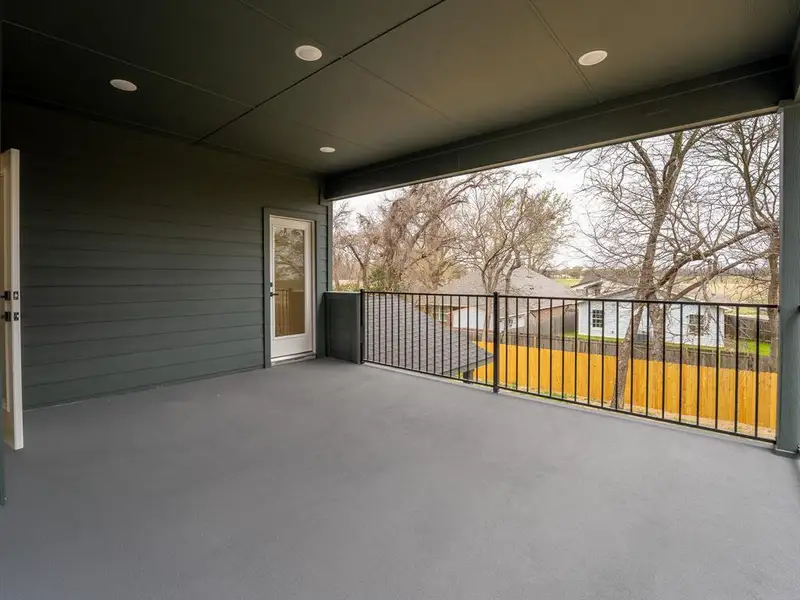 Exterior details and patio area of a home in , Dallas (Image 4).